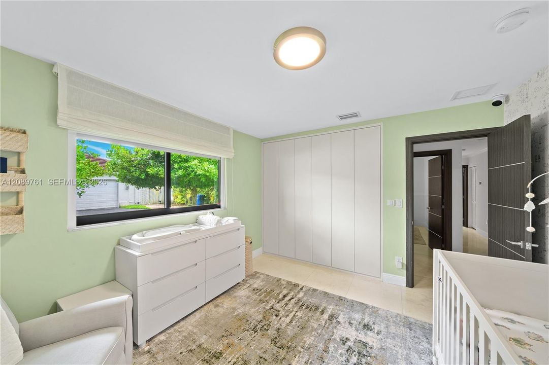 For Sale: $3,100,000 (4 beds, 4 baths, 2380 Square Feet)
