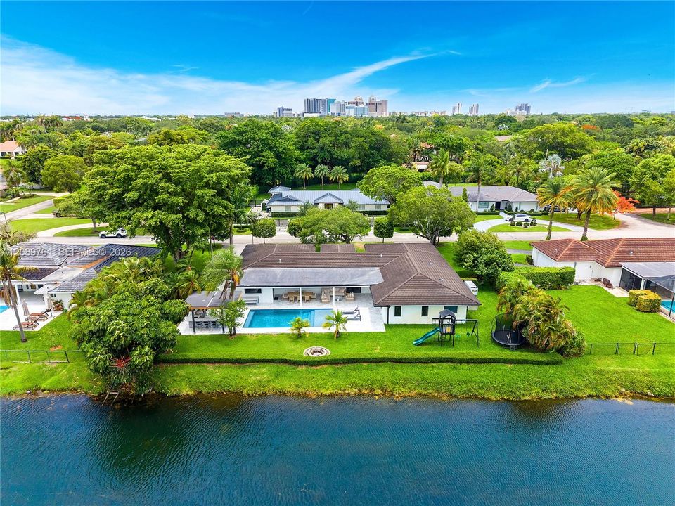 For Sale: $3,100,000 (4 beds, 4 baths, 2380 Square Feet)