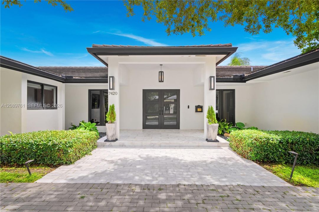 For Sale: $3,100,000 (4 beds, 4 baths, 2380 Square Feet)