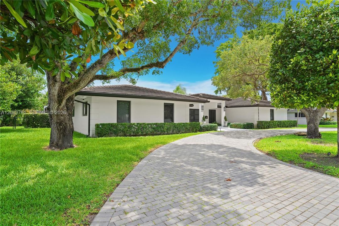 For Sale: $3,100,000 (4 beds, 4 baths, 2380 Square Feet)
