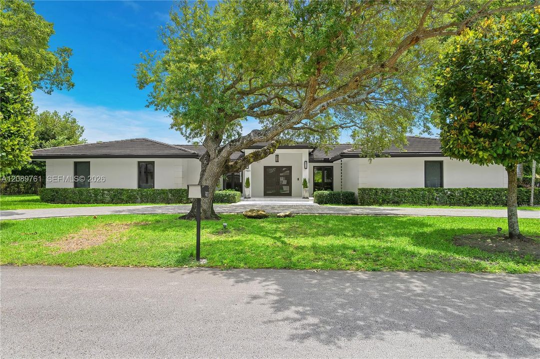 For Sale: $3,100,000 (4 beds, 4 baths, 2380 Square Feet)