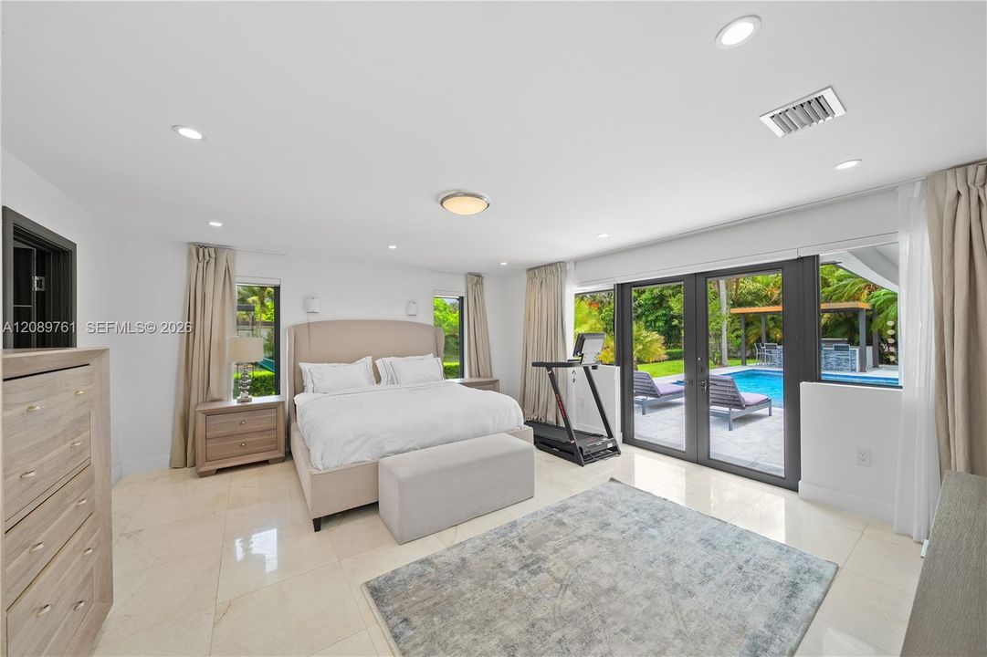 For Sale: $3,100,000 (4 beds, 4 baths, 2380 Square Feet)