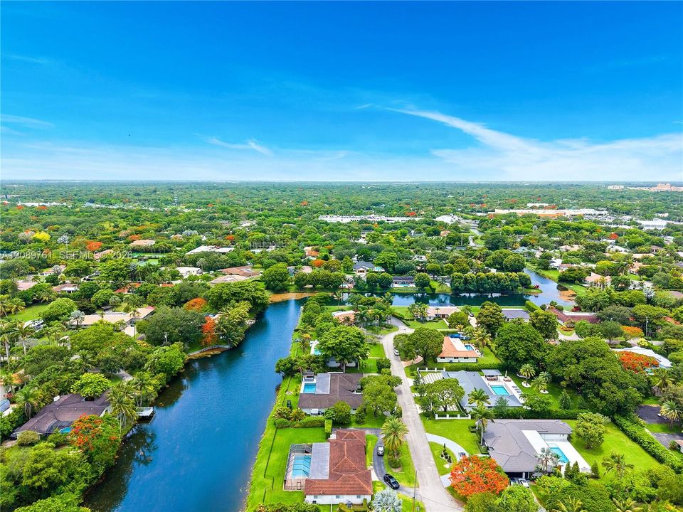 For Sale: $3,100,000 (4 beds, 4 baths, 2380 Square Feet)