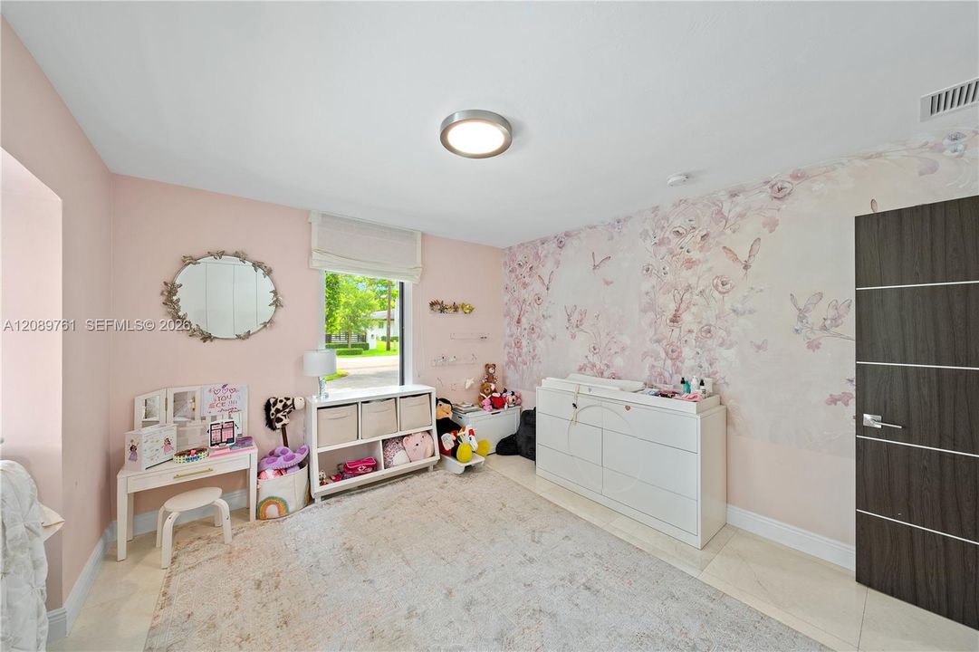 For Sale: $3,100,000 (4 beds, 4 baths, 2380 Square Feet)