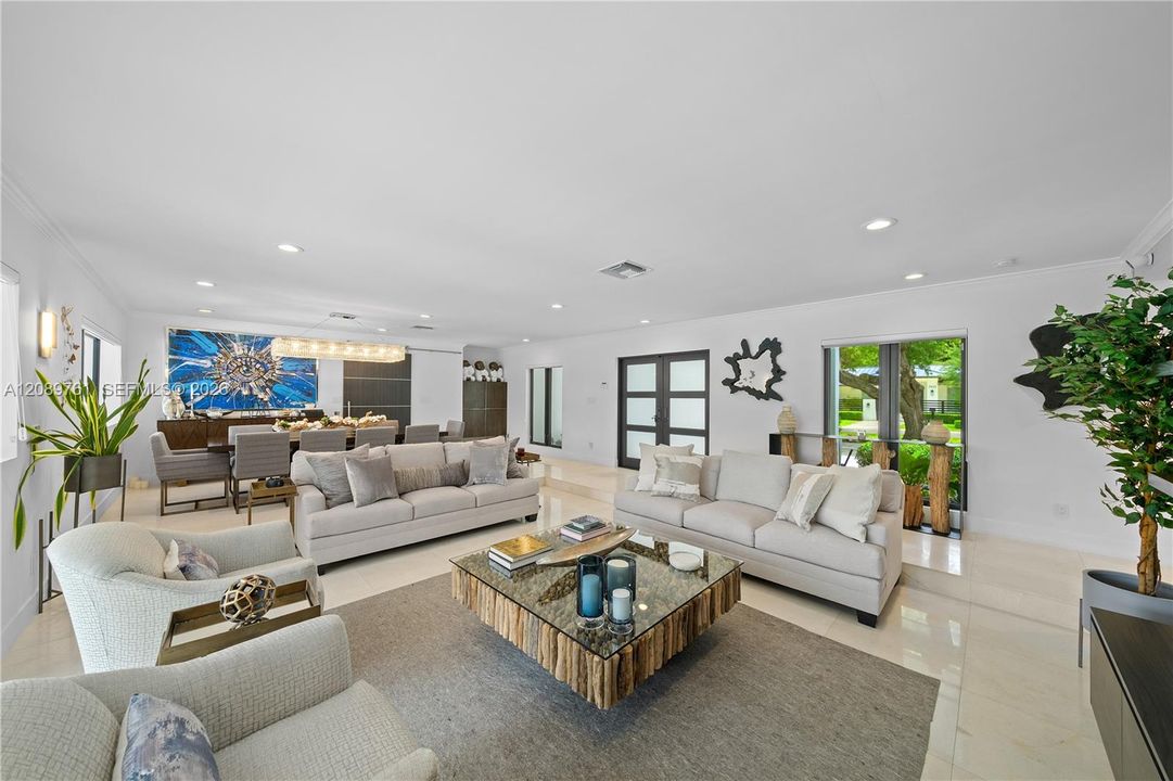 For Sale: $3,100,000 (4 beds, 4 baths, 2380 Square Feet)