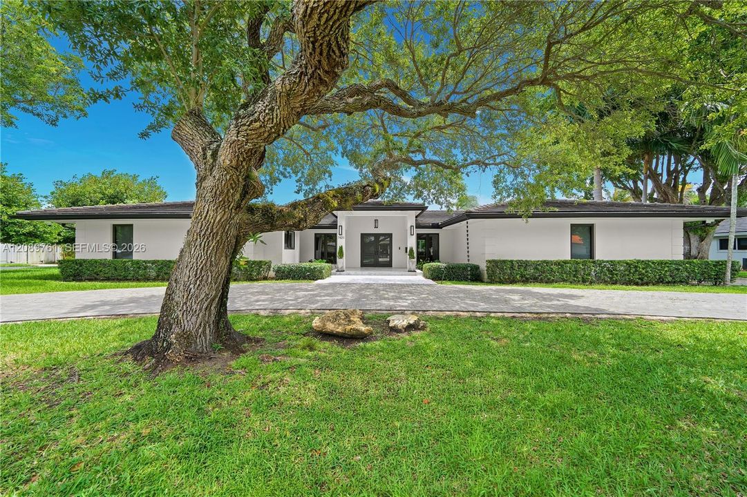 For Sale: $3,100,000 (4 beds, 4 baths, 2380 Square Feet)
