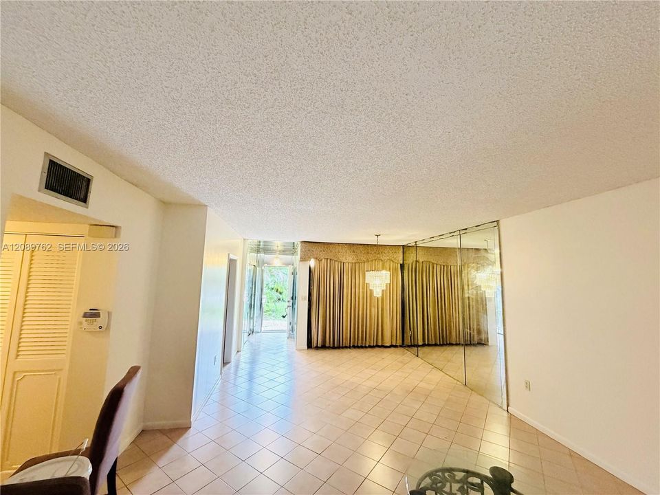 En Venta: $260,000 (2 camas, 2 baños, 1400 Pies cuadrados)