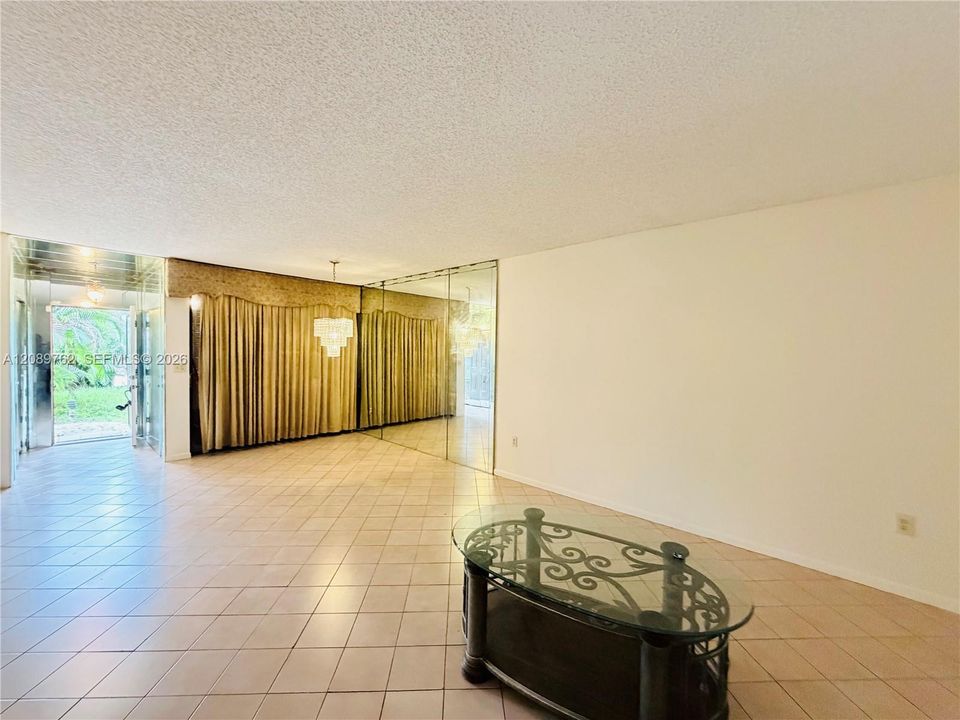 En Venta: $260,000 (2 camas, 2 baños, 1400 Pies cuadrados)