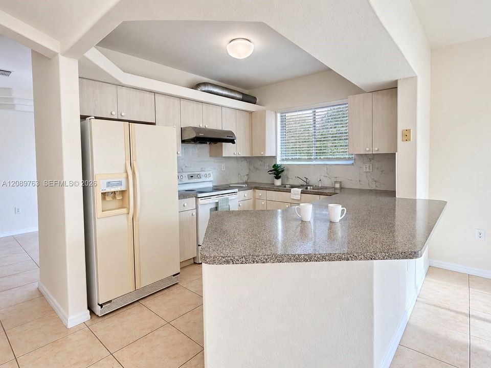В аренду: $2,995 (3 спален, 2 ванн, 1700 Квадратных фут)