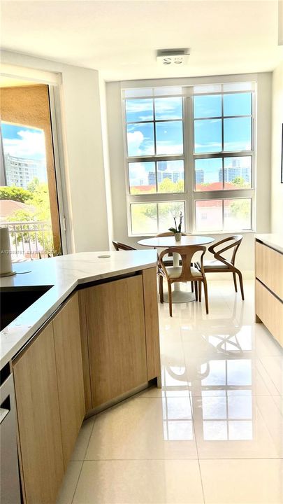 待售: $625,000 (2 贝兹, 2 浴室, 1368 平方英尺)