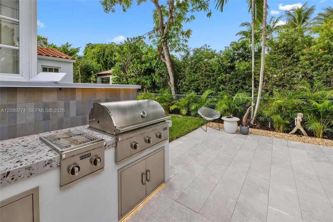 En Venta: $1,795,000 (3 camas, 2 baños, 1826 Pies cuadrados)