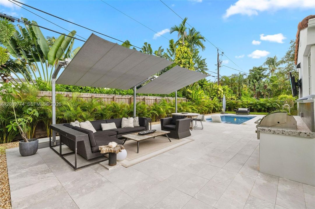 En Venta: $1,795,000 (3 camas, 2 baños, 1826 Pies cuadrados)