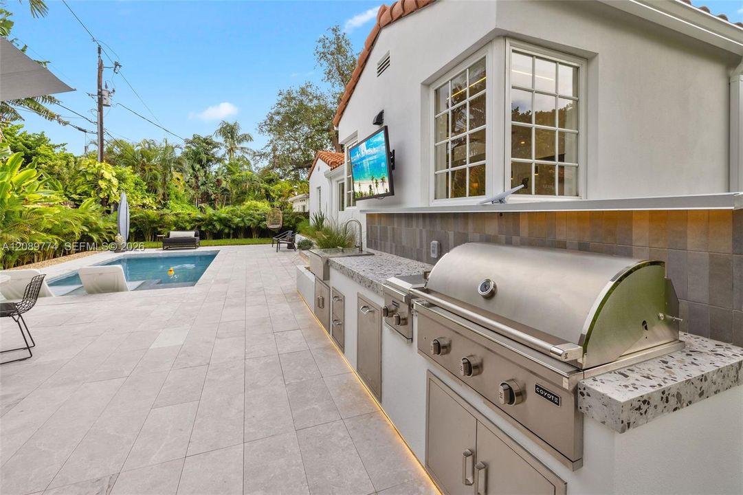 En Venta: $1,795,000 (3 camas, 2 baños, 1826 Pies cuadrados)