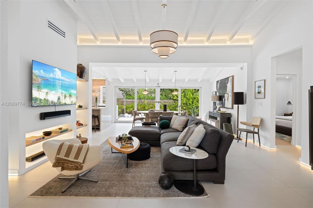 En Venta: $1,795,000 (3 camas, 2 baños, 1826 Pies cuadrados)