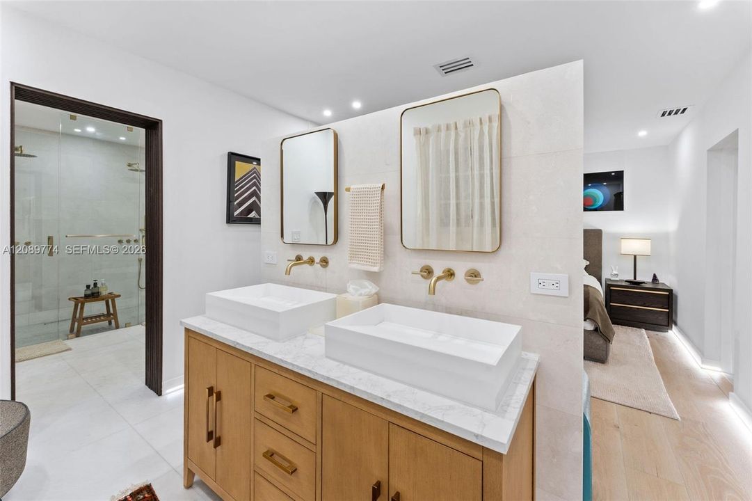 En Venta: $1,795,000 (3 camas, 2 baños, 1826 Pies cuadrados)