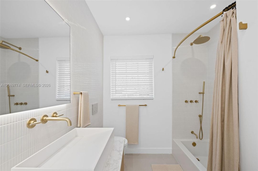 En Venta: $1,795,000 (3 camas, 2 baños, 1826 Pies cuadrados)