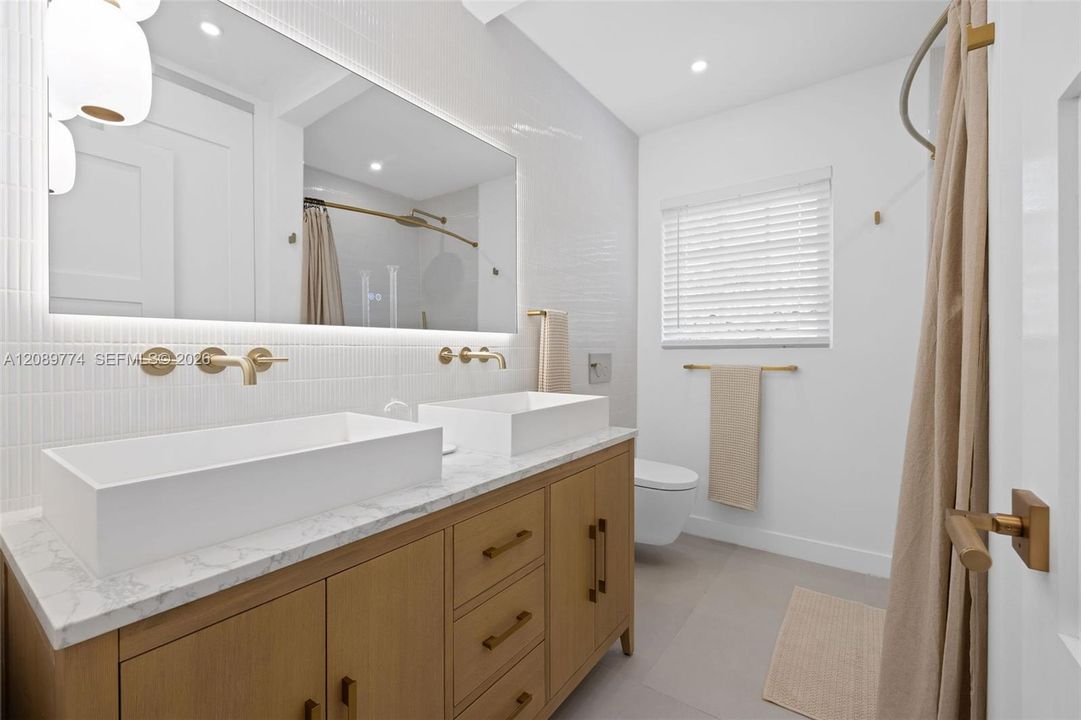 En Venta: $1,795,000 (3 camas, 2 baños, 1826 Pies cuadrados)