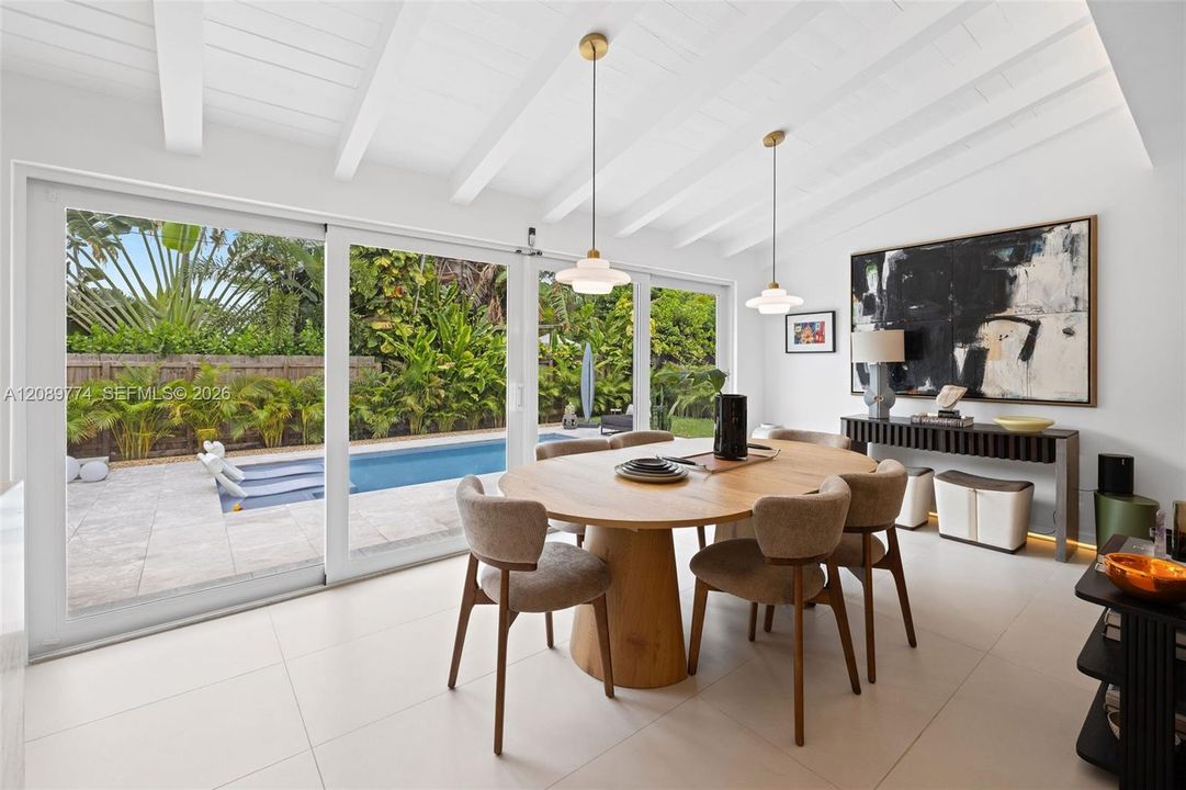 En Venta: $1,795,000 (3 camas, 2 baños, 1826 Pies cuadrados)
