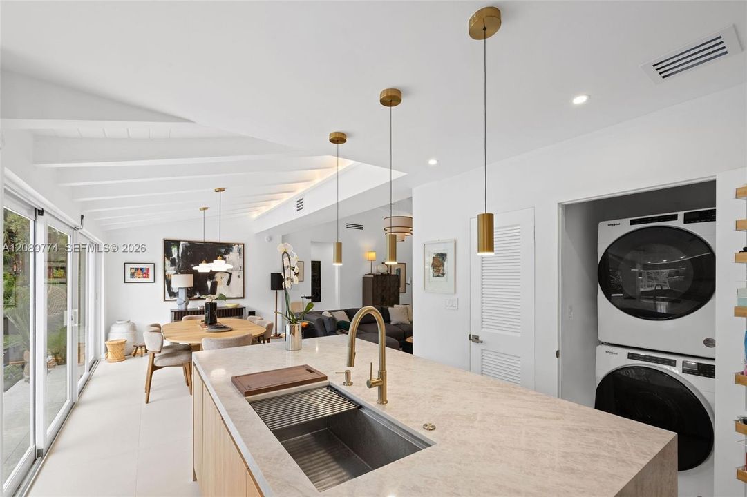 En Venta: $1,795,000 (3 camas, 2 baños, 1826 Pies cuadrados)