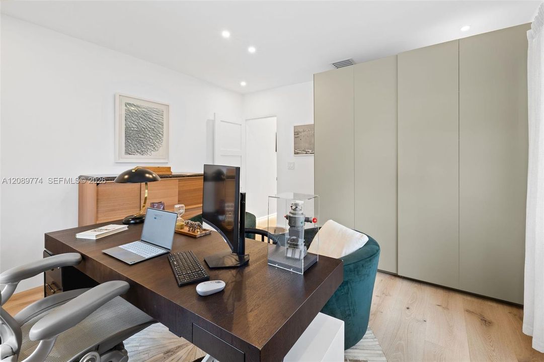 En Venta: $1,795,000 (3 camas, 2 baños, 1826 Pies cuadrados)