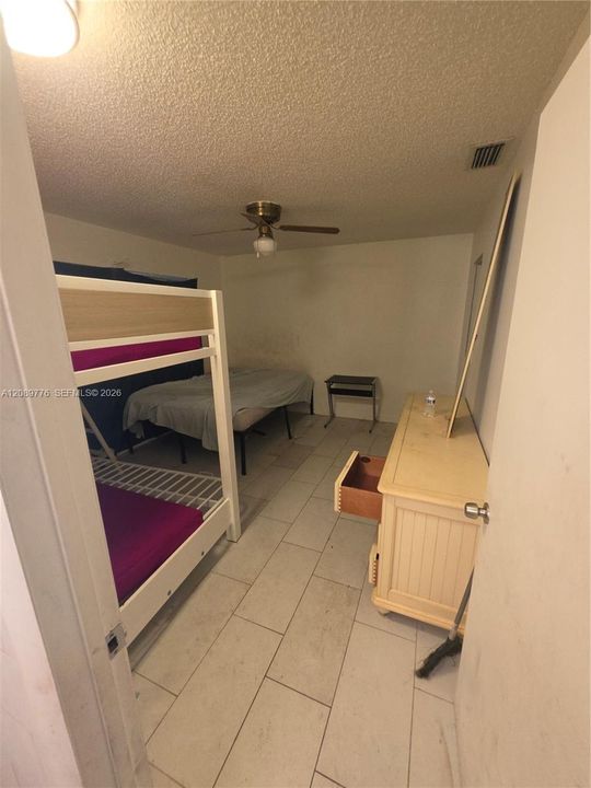 На продажу: $179,900 (1 спален, 1 ванн, 720 Квадратных фут)