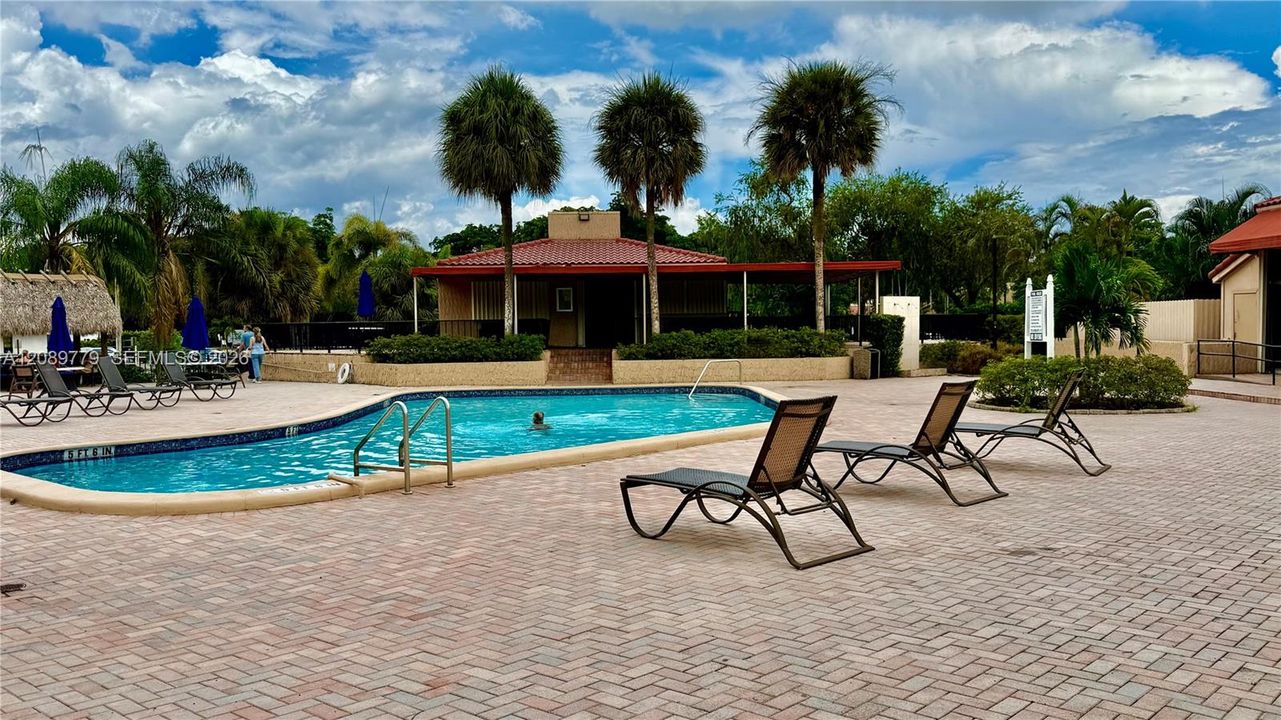 For Rent: $4,100 (4 beds, 3 baths, 1712 Square Feet)