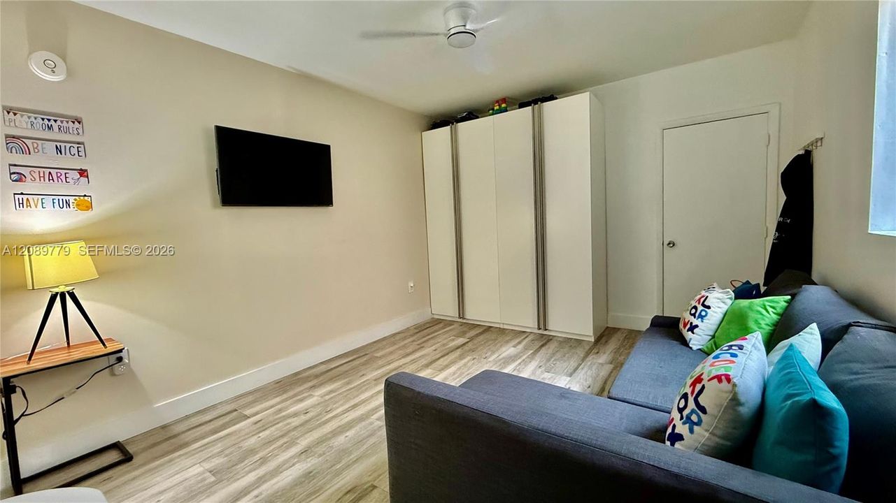For Rent: $4,100 (4 beds, 3 baths, 1712 Square Feet)