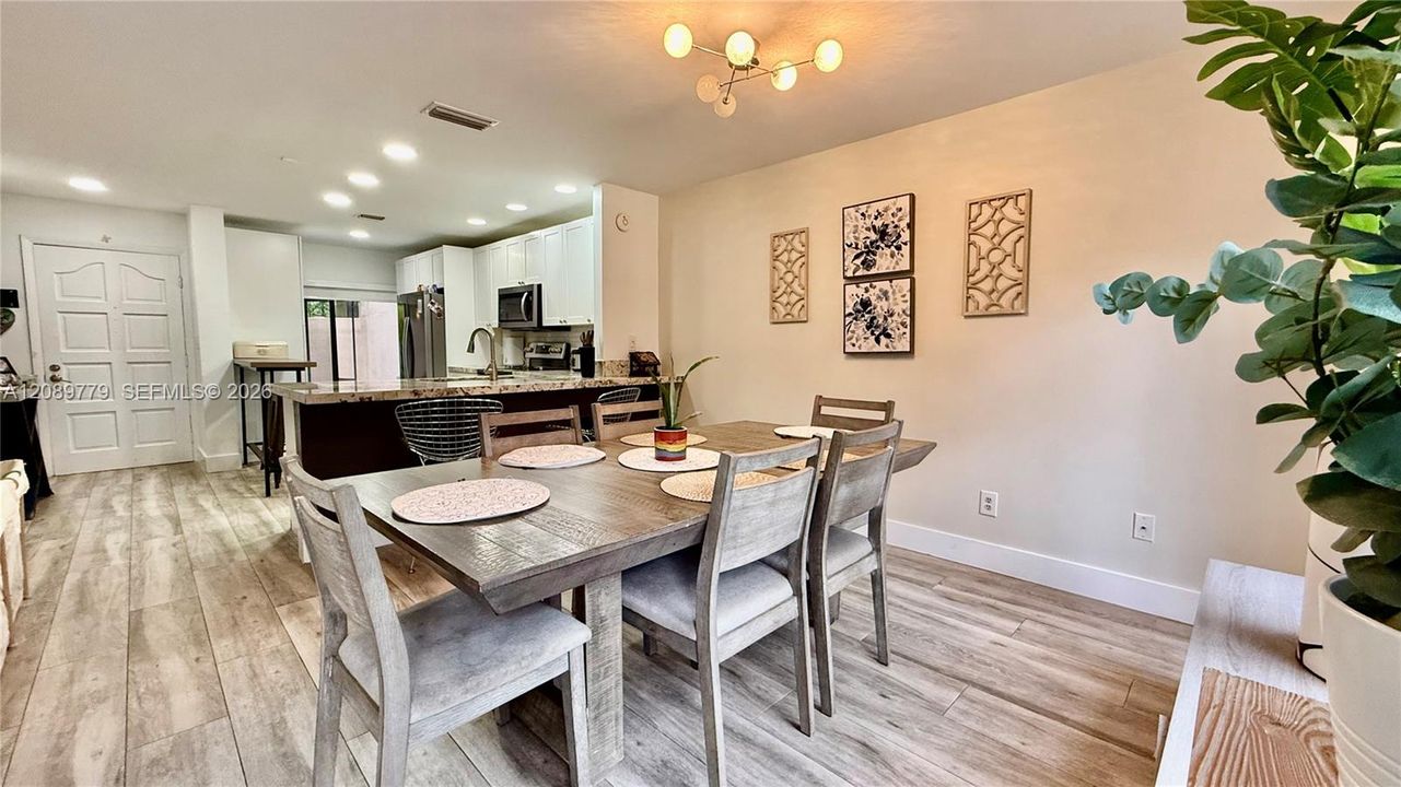 For Rent: $4,100 (4 beds, 3 baths, 1712 Square Feet)