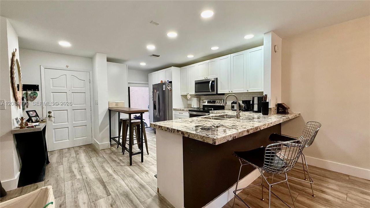 For Rent: $4,100 (4 beds, 3 baths, 1712 Square Feet)