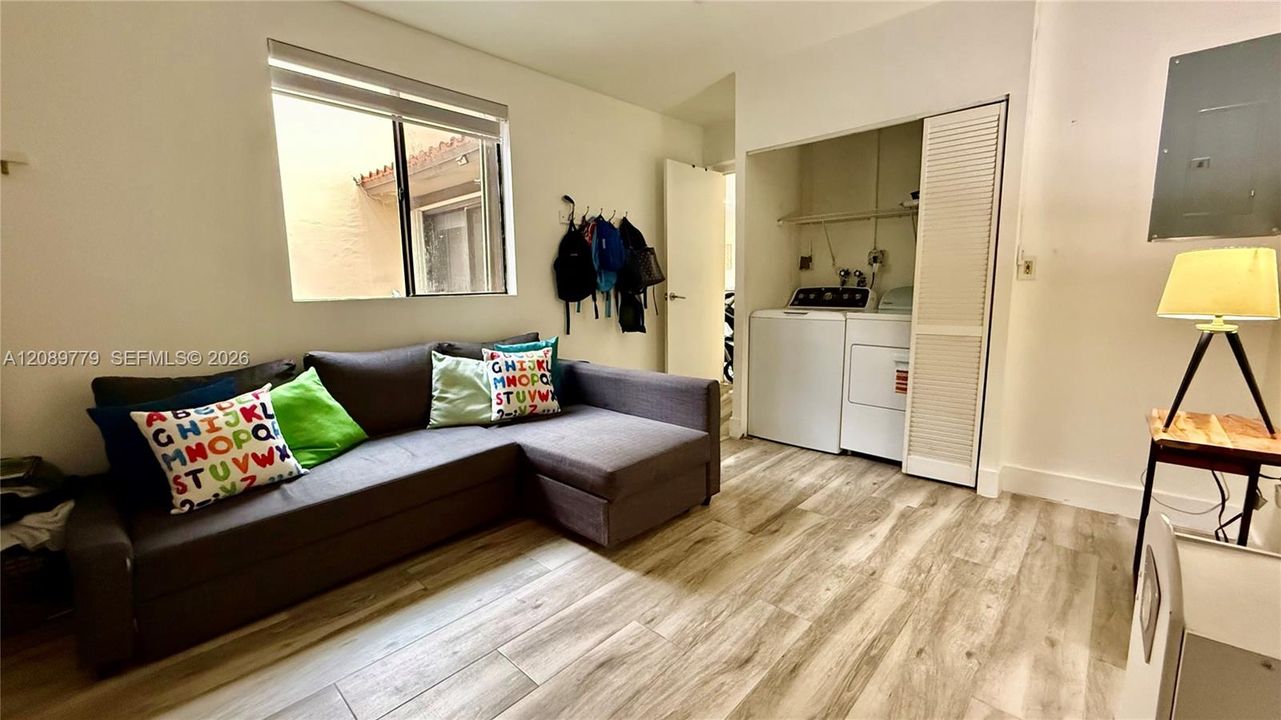 For Rent: $4,100 (4 beds, 3 baths, 1712 Square Feet)