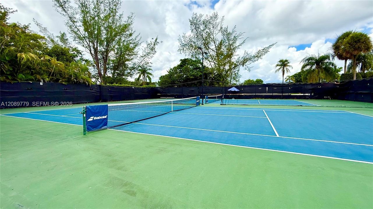For Rent: $4,100 (4 beds, 3 baths, 1712 Square Feet)