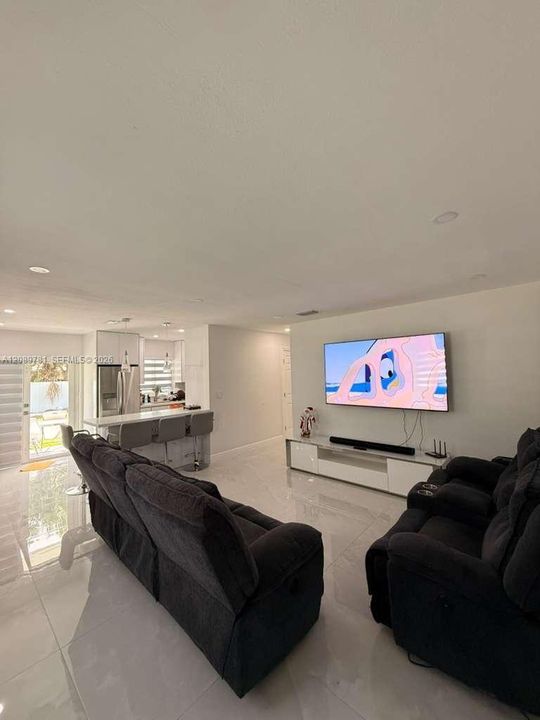 En Renta: $2,950 (3 camas, 1 baños, 1000 Pies cuadrados)