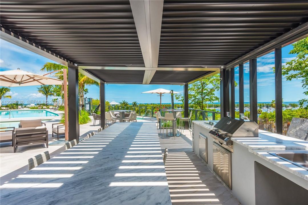 For Sale: $5,995,000 (2 beds, 2 baths, 2232 Square Feet)