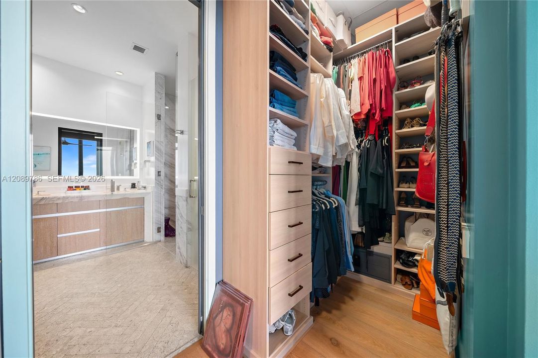 For Sale: $5,995,000 (2 beds, 2 baths, 2232 Square Feet)