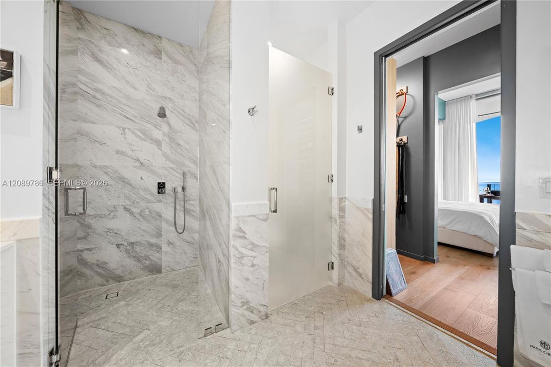 For Sale: $5,995,000 (2 beds, 2 baths, 2232 Square Feet)