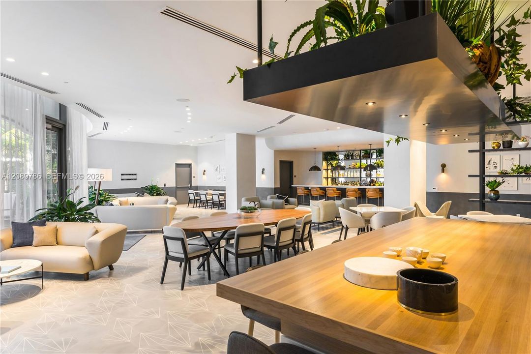 For Sale: $5,995,000 (2 beds, 2 baths, 2232 Square Feet)