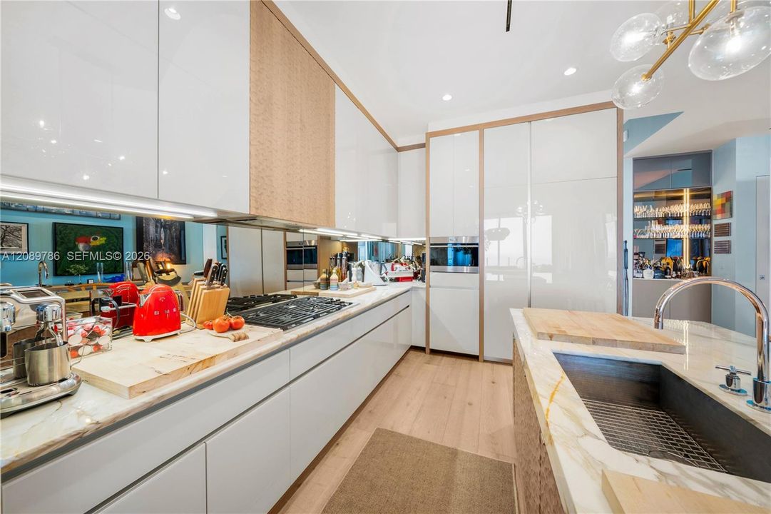 For Sale: $5,995,000 (2 beds, 2 baths, 2232 Square Feet)