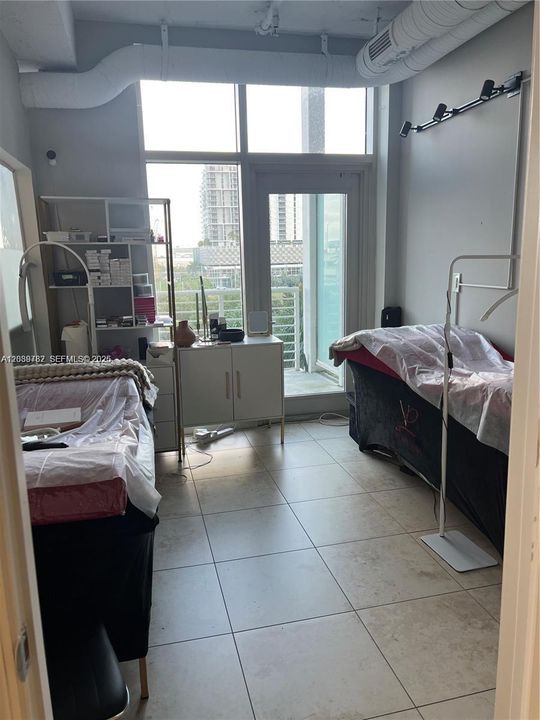 For Sale: $499,900 (0 beds, 1 baths, 1164 Square Feet)