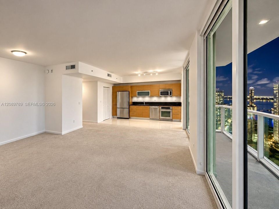 For Rent: $2,350 (0 beds, 1 baths, 632 Square Feet)