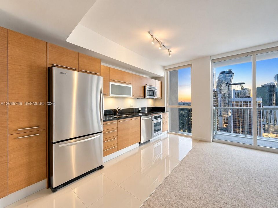 For Rent: $2,350 (0 beds, 1 baths, 632 Square Feet)