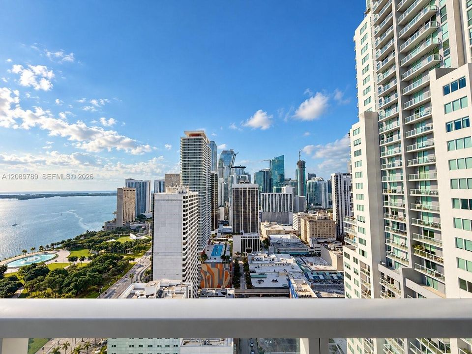 For Rent: $2,350 (0 beds, 1 baths, 632 Square Feet)