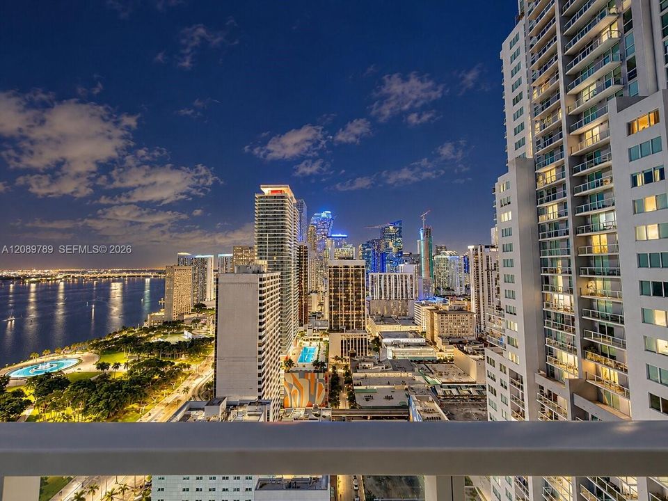 For Rent: $2,350 (0 beds, 1 baths, 632 Square Feet)