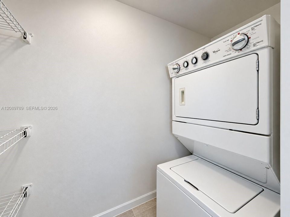 For Rent: $2,350 (0 beds, 1 baths, 632 Square Feet)