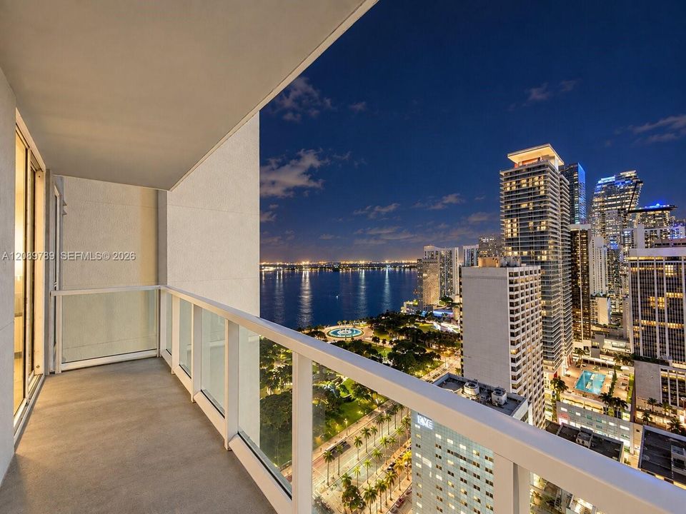 For Rent: $2,350 (0 beds, 1 baths, 632 Square Feet)