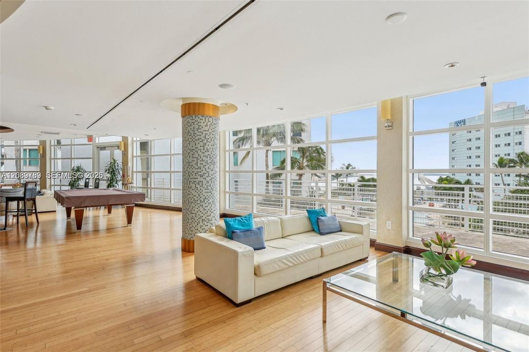 For Rent: $2,350 (0 beds, 1 baths, 632 Square Feet)