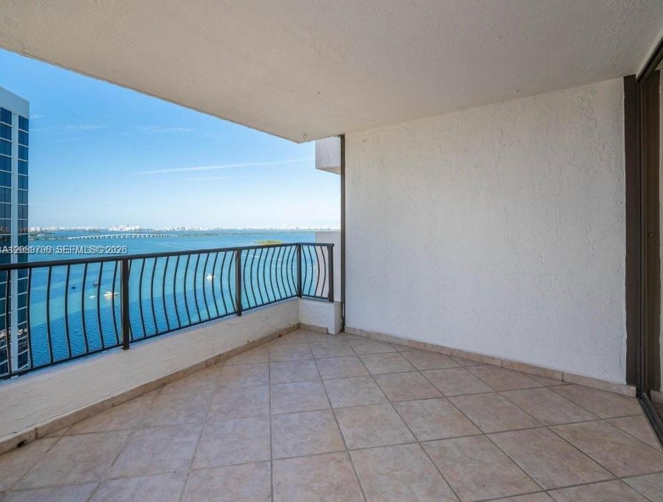 For Sale: $393,000 (1 beds, 1 baths, 860 Square Feet)