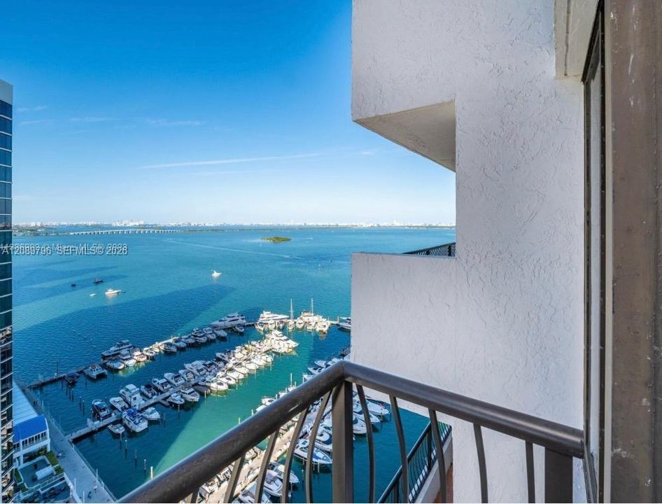 For Sale: $393,000 (1 beds, 1 baths, 860 Square Feet)