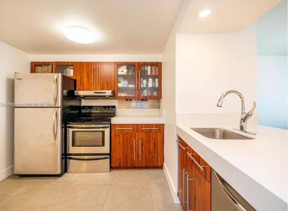 For Sale: $393,000 (1 beds, 1 baths, 860 Square Feet)