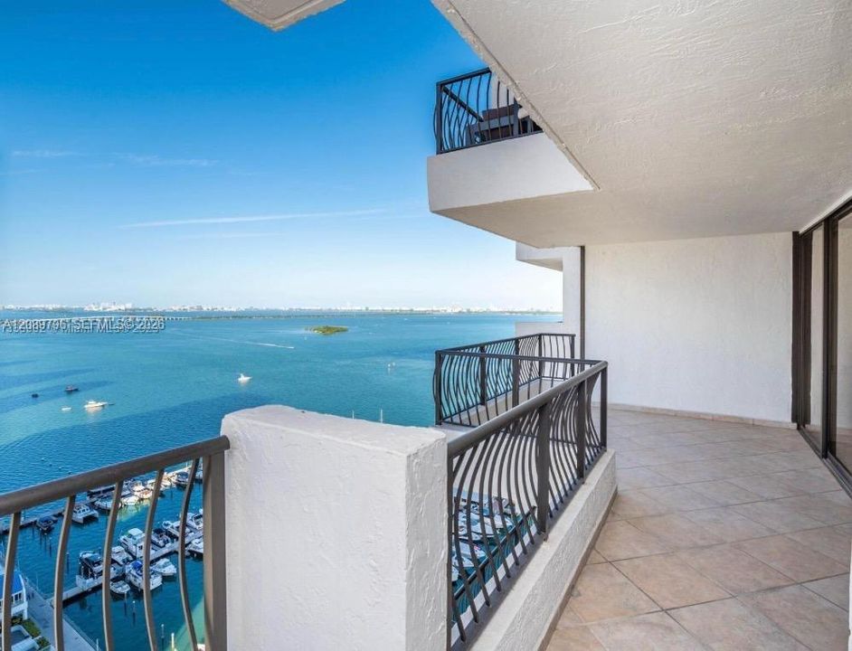 For Sale: $393,000 (1 beds, 1 baths, 860 Square Feet)