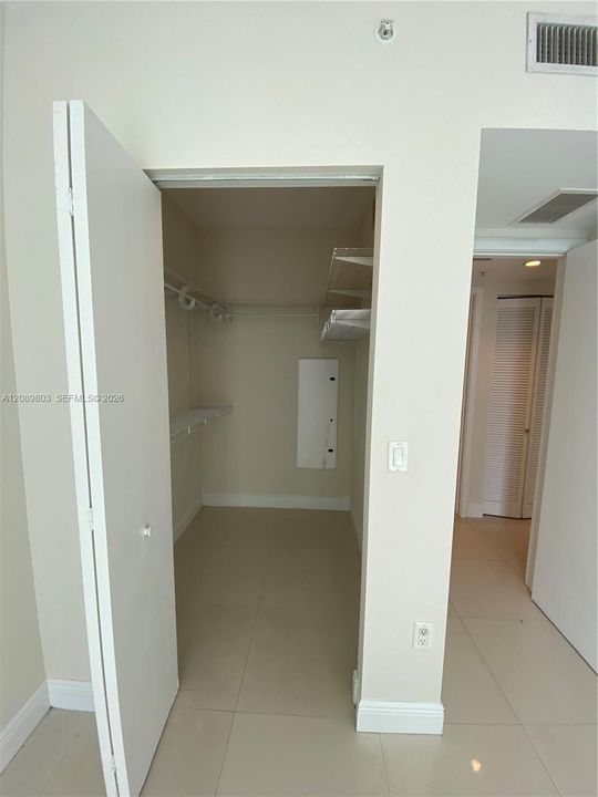 В аренду: $2,800 (1 спален, 1 ванн, 832 Квадратных фут)